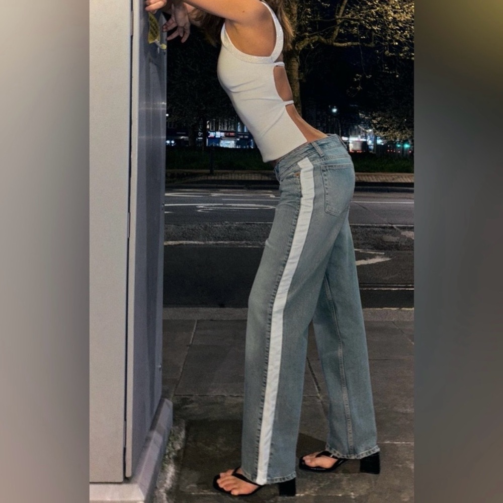 Zara blue jeans with white stripe down the side Size 6